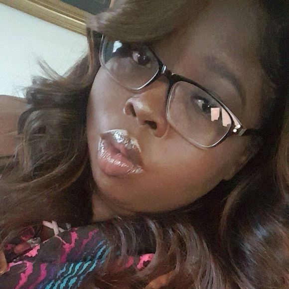 Meet your Posher, Bianca - Picture 1 of 2